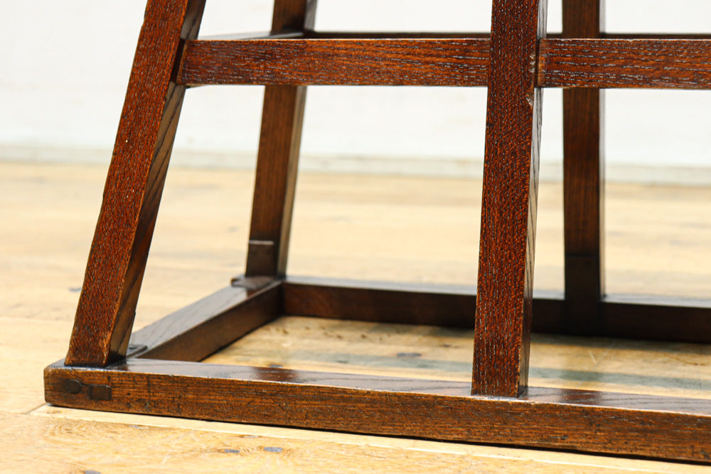 やぐら組作りの味わいある小振りな踏み台　DC8483