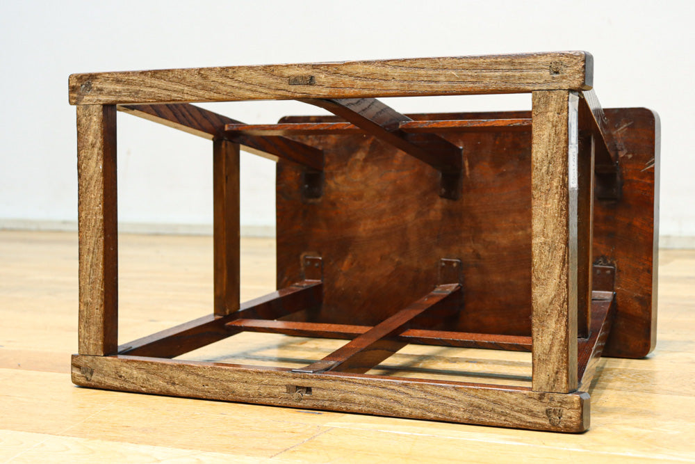 やぐら組作りの味わいある小振りな踏み台　DC8483