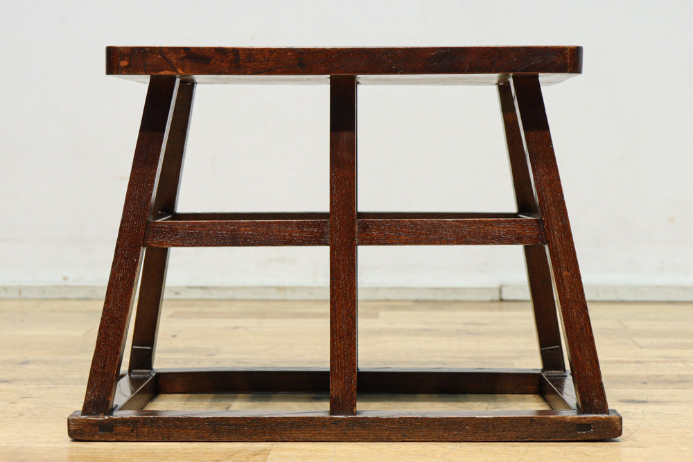 やぐら組作りの味わいある小振りな踏み台　DC8483