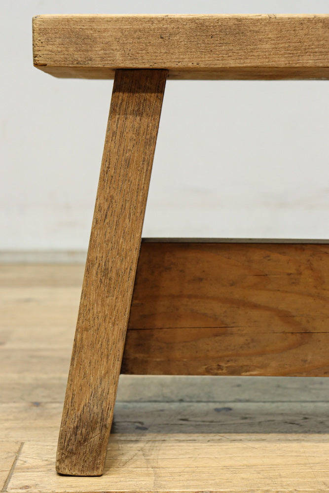 小振りサイズの重厚感ある踏み台　DC8484