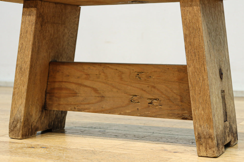 小振りサイズの重厚感ある踏み台　DC8484