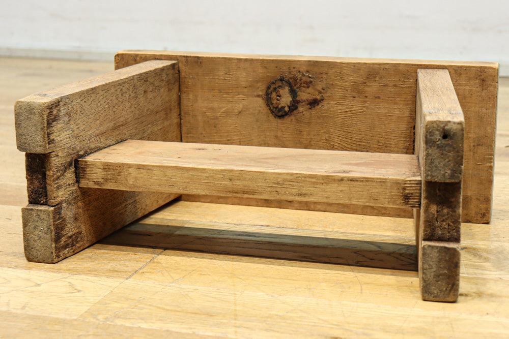 小振りサイズの重厚感ある踏み台　DC8484