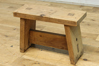 小振りサイズの重厚感ある踏み台　DC8484