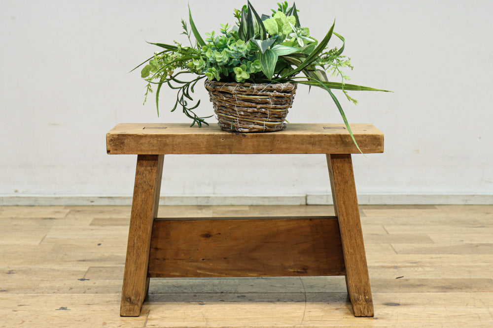 小振りサイズの重厚感ある踏み台　DC8484