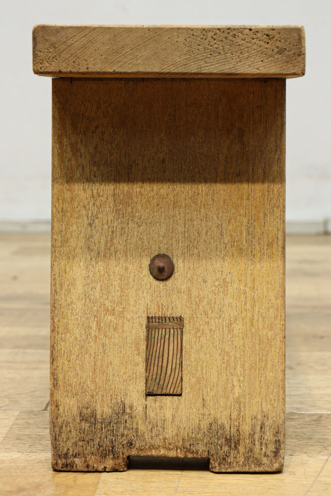 小振りサイズの重厚感ある踏み台　DC8484