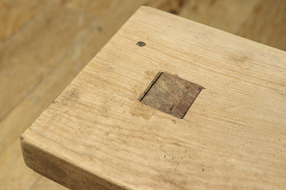 小振りサイズの重厚感ある踏み台　DC8484