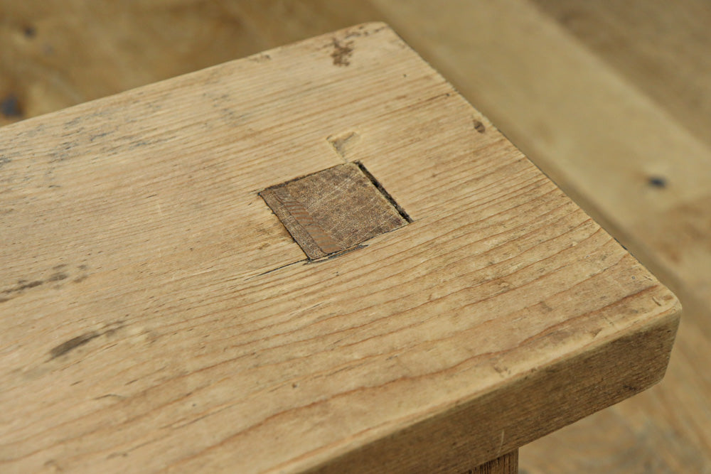 小振りサイズの重厚感ある踏み台　DC8484