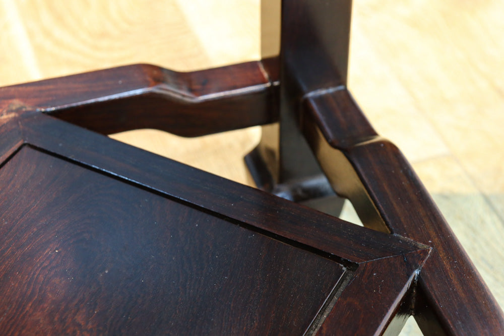 艶やかな色味に上質感漂う小さな花台　DC8485