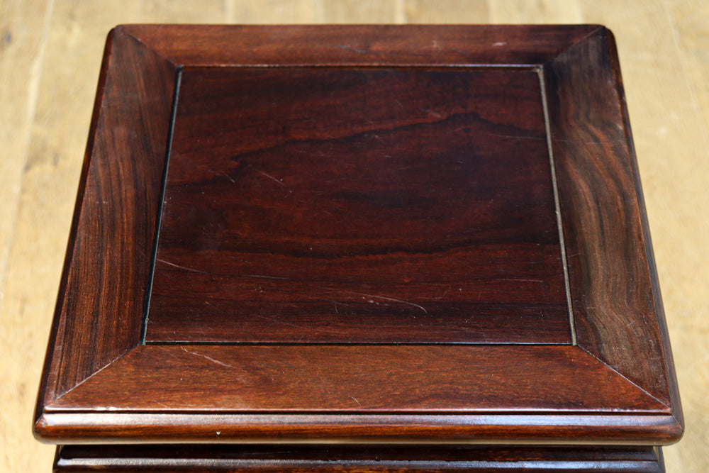 艶やかな色味に上質感漂う小さな花台　DC8485