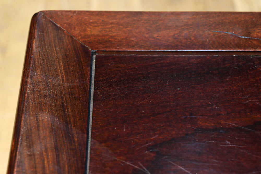 艶やかな色味に上質感漂う小さな花台　DC8485