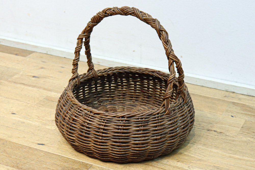 空間を上品に飾り立ててくれる花カゴ　DC8489