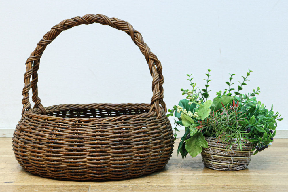 空間を上品に飾り立ててくれる花カゴ　DC8489