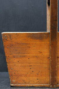 古色の色合いで風格漂う炭入れ　DC8496