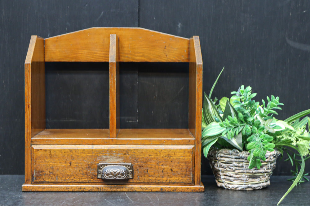 温かみある木地色の引き出し付き卓上本棚　DC8502