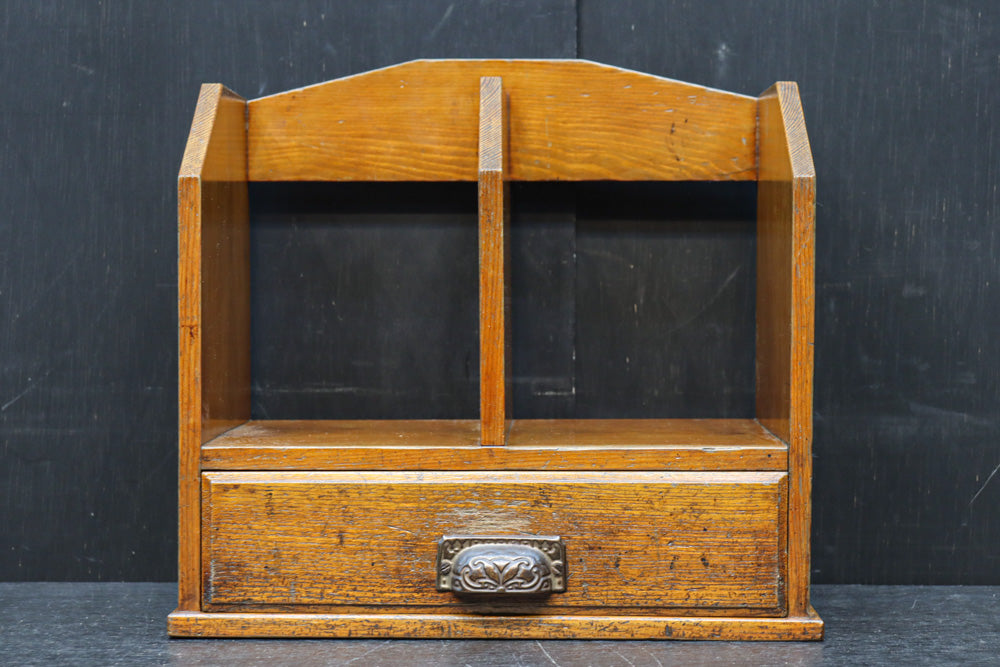 温かみある木地色の引き出し付き卓上本棚　DC8502