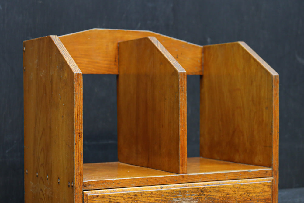 温かみある木地色の引き出し付き卓上本棚　DC8502