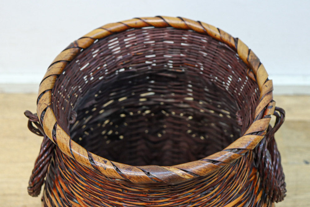 編み目模様が美しい両持ち手付の大きな花カゴ　DC8522