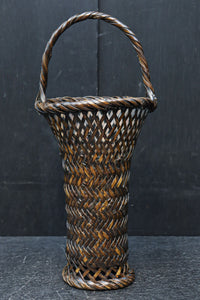 スラリとしたシルエットの持ち手付き花カゴ　DC8523