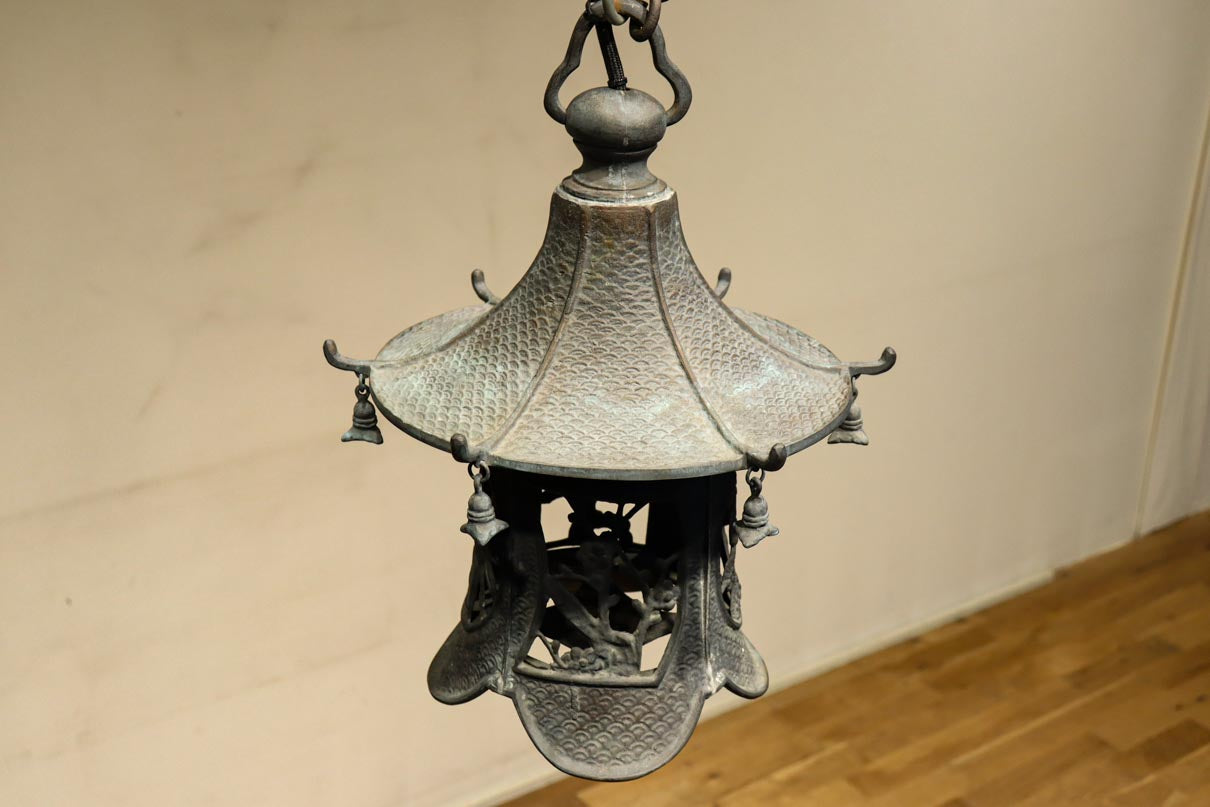 松竹梅の透かし模様が風情ある吊り灯籠 DC8525 – 古福庵 [ KOFUKUAN