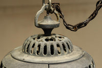 桜と蔦の透かし柄が映える吊り灯籠　DC8526