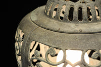 桜と蔦の透かし柄が映える吊り灯籠　DC8526