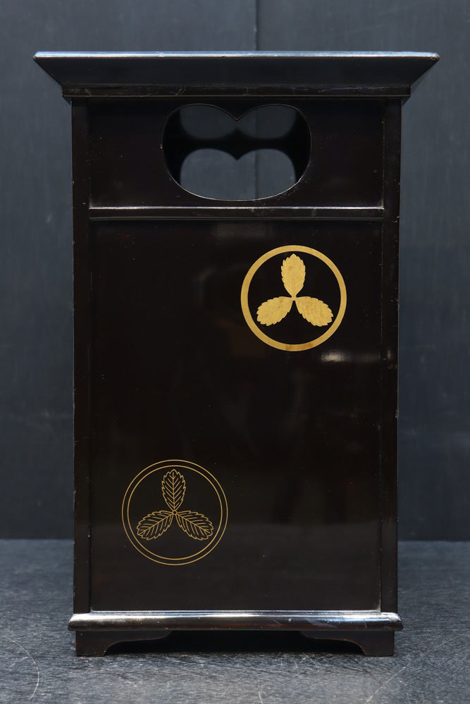 艶やかな黒漆が美しい蒔絵櫛箪笥　DC8527