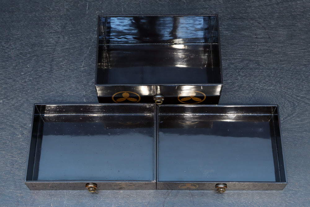 艶やかな黒漆が美しい蒔絵櫛箪笥　DC8527