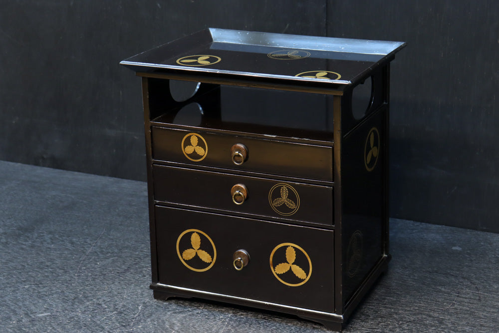 艶やかな黒漆が美しい蒔絵櫛箪笥　DC8527