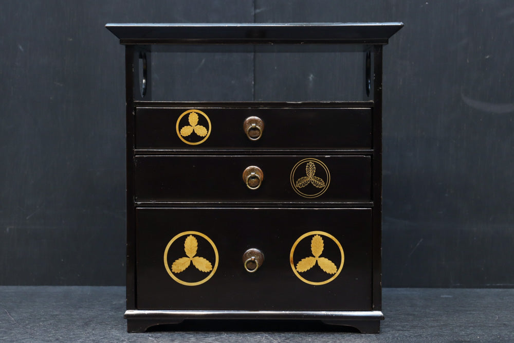 艶やかな黒漆が美しい蒔絵櫛箪笥　DC8527