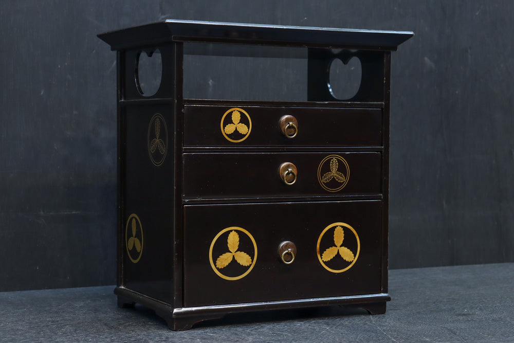 艶やかな黒漆が美しい蒔絵櫛箪笥　DC8527