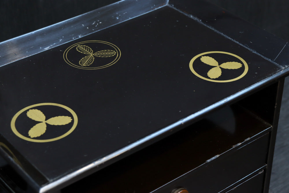 艶やかな黒漆が美しい蒔絵櫛箪笥　DC8527