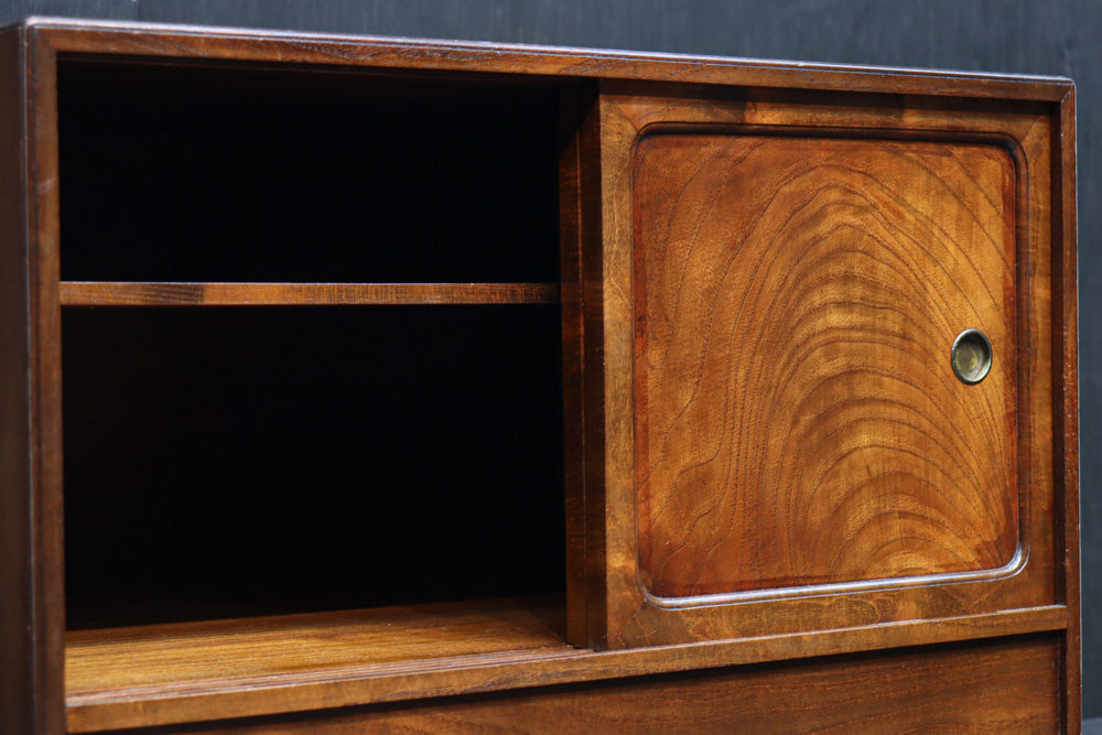 上質感漂う二枚引き戸の小さな茶箪笥　DC8528