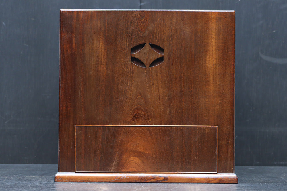 上質感漂う二枚引き戸の小さな茶箪笥　DC8528