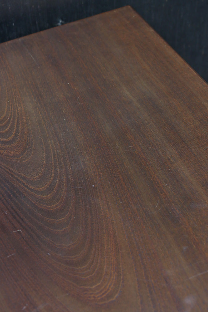 上質感漂う二枚引き戸の小さな茶箪笥　DC8528