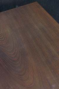 上質感漂う二枚引き戸の小さな茶箪笥　DC8528