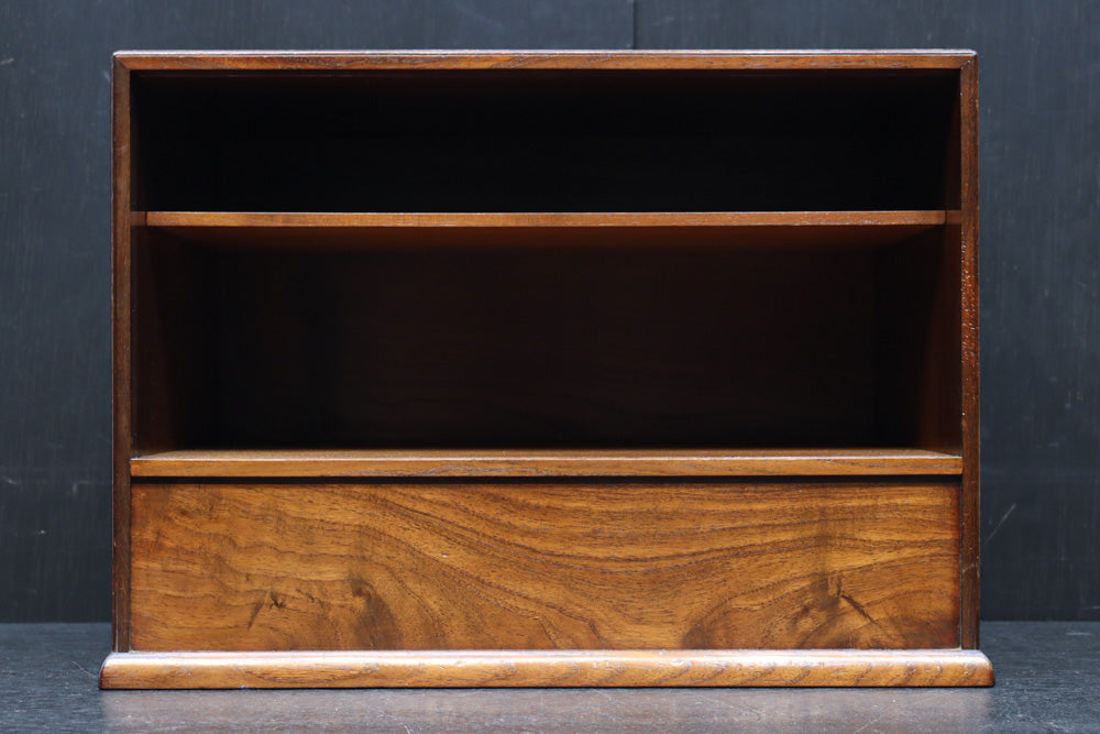 上質感漂う二枚引き戸の小さな茶箪笥　DC8528