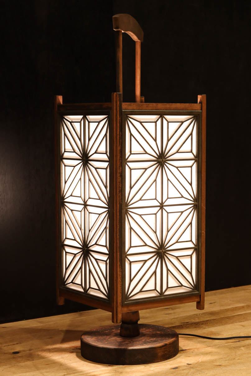 大きな麻の葉組子が浮かぶ可憐な佇まいのワーロン入り行灯　DC8529ab　在庫(a:1 b:0)台