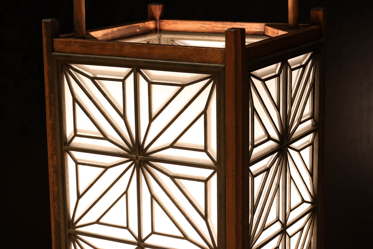 大きな麻の葉組子が浮かぶ可憐な佇まいのワーロン入り行灯　DC8529ab　在庫(a:1 b:0)台