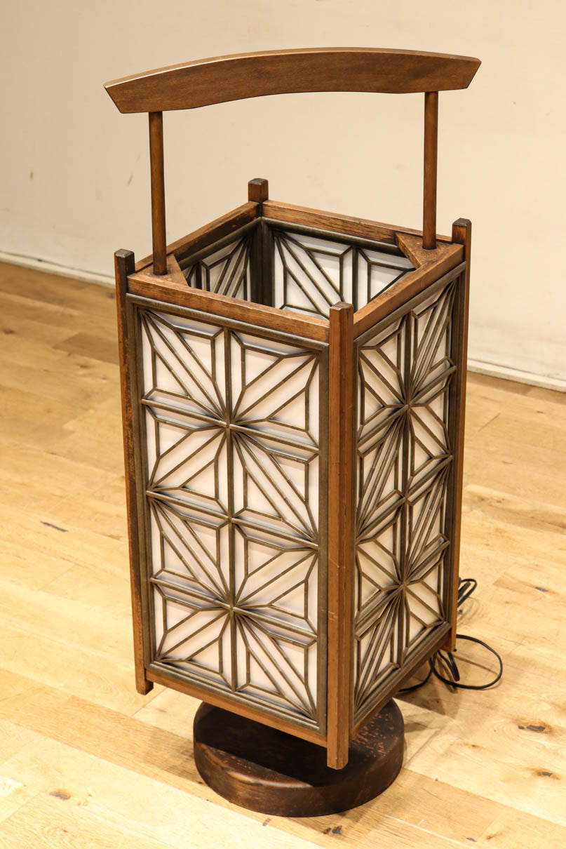 大きな麻の葉組子が浮かぶ可憐な佇まいのワーロン入り行灯　DC8529ab　在庫(a:1 b:0)台