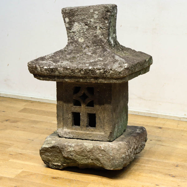 歴史を重ねた風合い豊かな石灯籠 DC8538 – 古福庵 [ KOFUKUAN