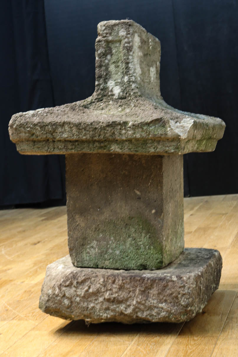 歴史を重ねた風合い豊かな石灯籠 DC8538 – 古福庵 [ KOFUKUAN