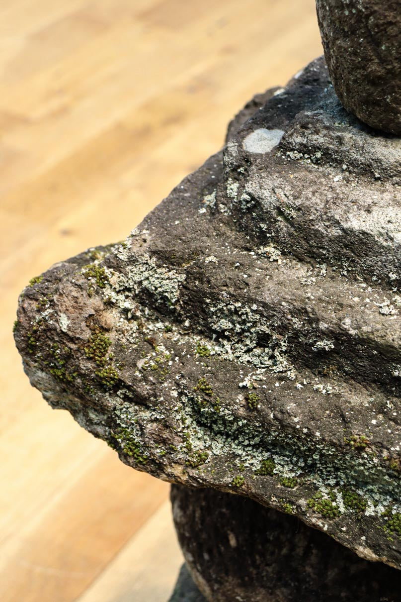 時代を経た趣きある五輪塔　DC8539