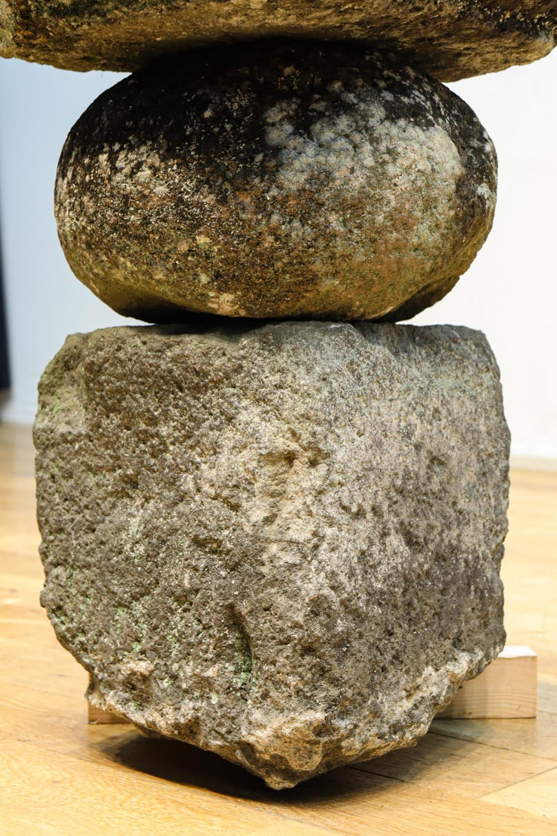 時代を経た趣きある五輪塔　DC8539