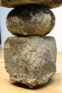 時代を経た趣きある五輪塔　DC8539