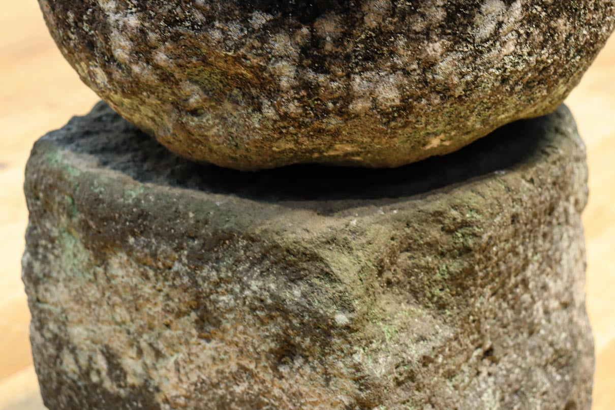 時代を経た趣きある五輪塔　DC8539