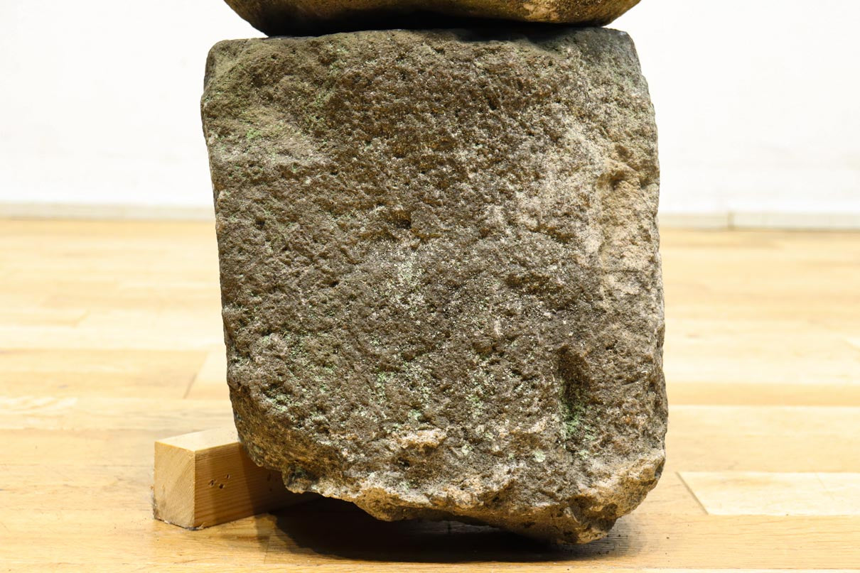 時代を経た趣きある五輪塔　DC8539