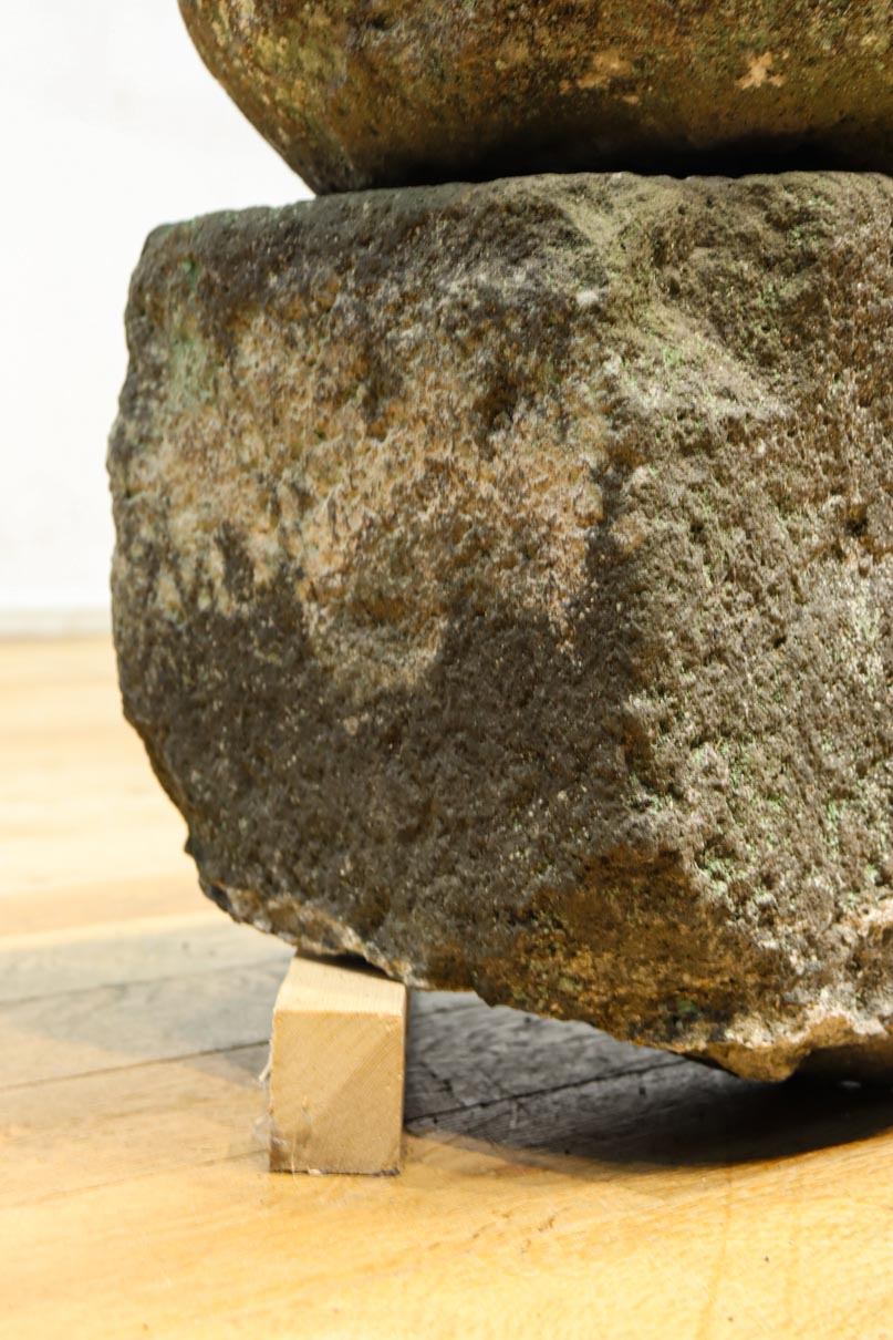 時代を経た趣きある五輪塔　DC8539