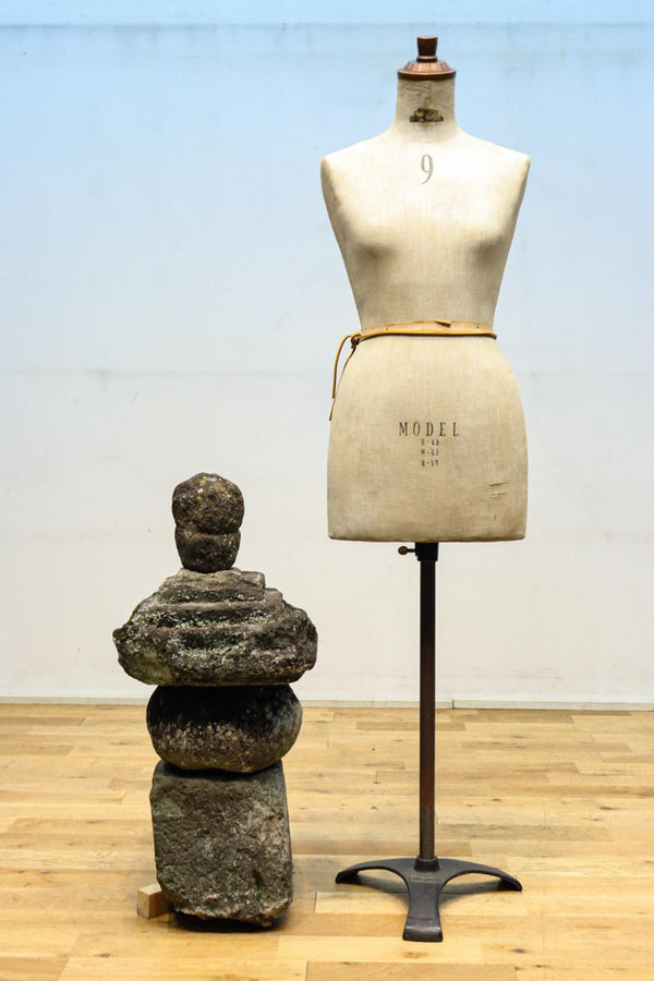 時代を経た趣きある五輪塔　DC8539