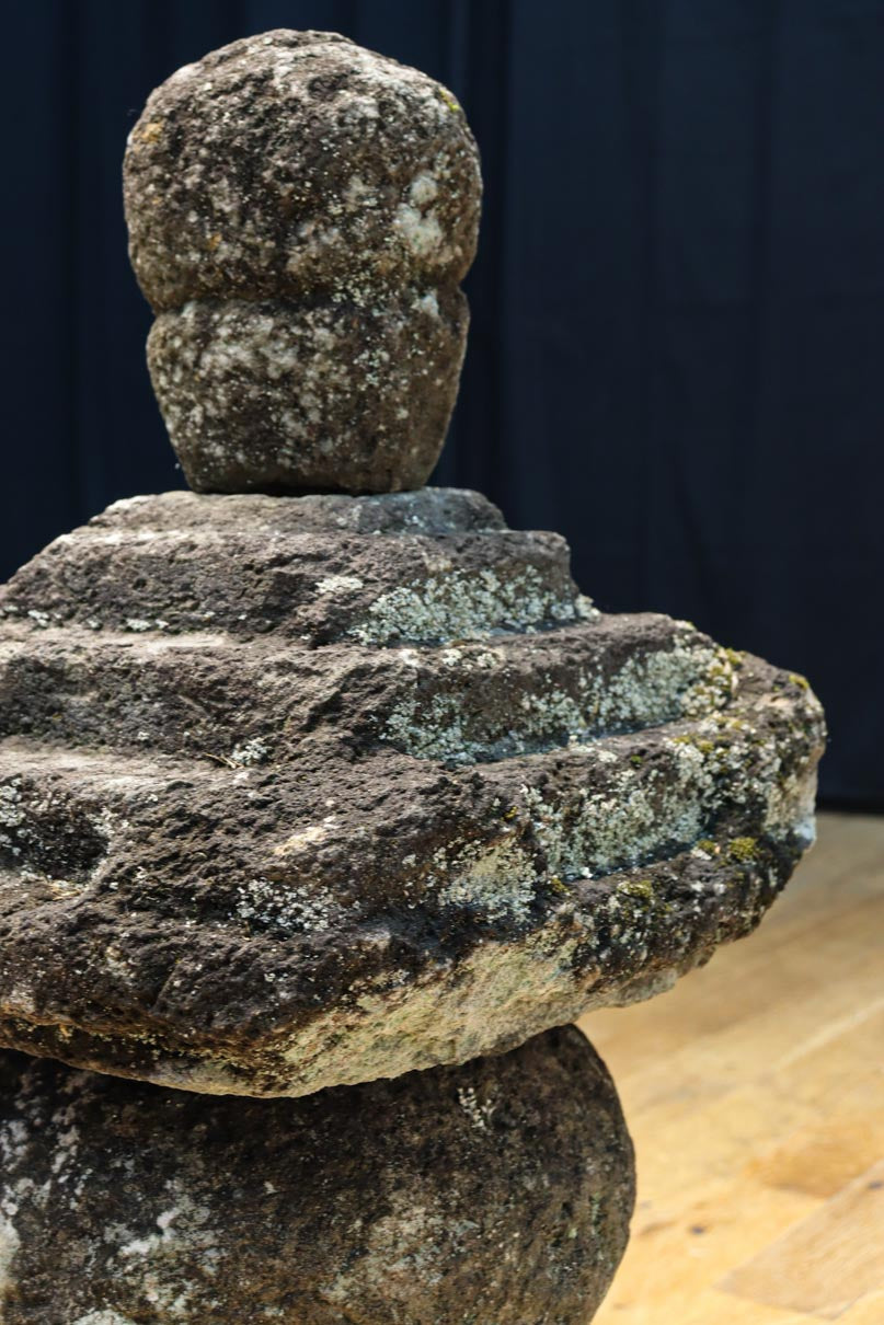 時代を経た趣きある五輪塔　DC8539