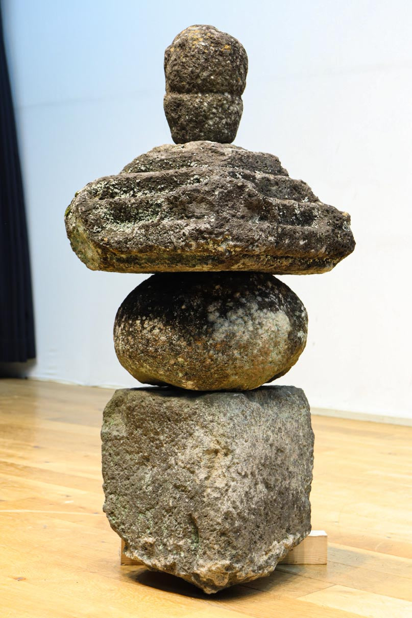 時代を経た趣きある五輪塔　DC8539